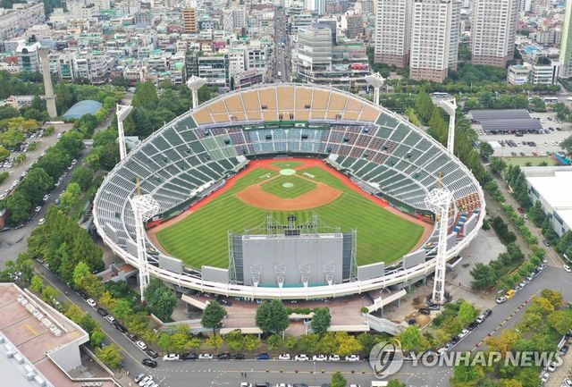 재건축 예정된 부산 사직야구장