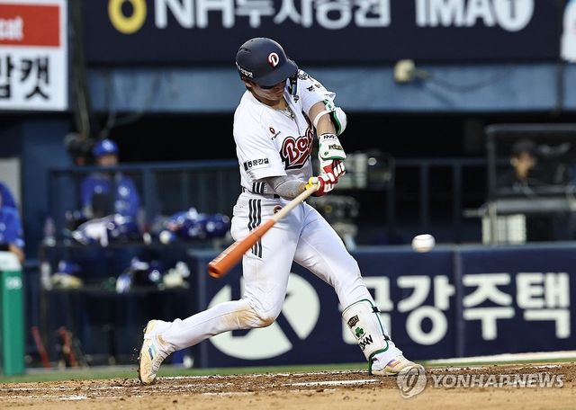 1타점 적시타 치는 두산 박찬호