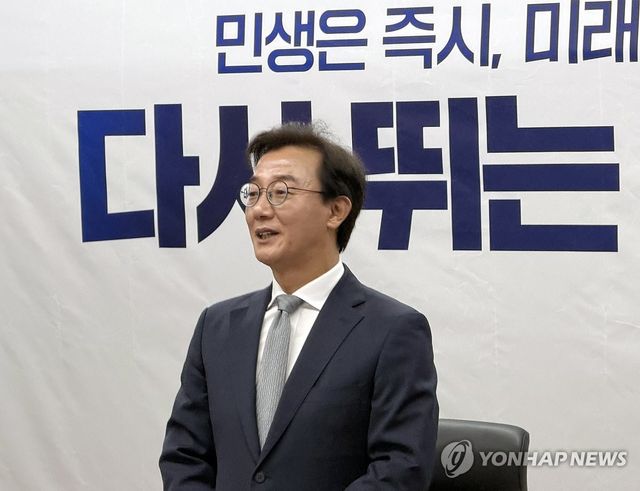 인수위 출범식 인사말하는 전재수 당선인