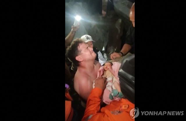 생후 18일 된 후안 다비드가 구조되는 모습 