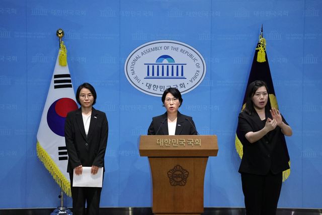 기자회견하는 조국혁신당 지방의원협의회