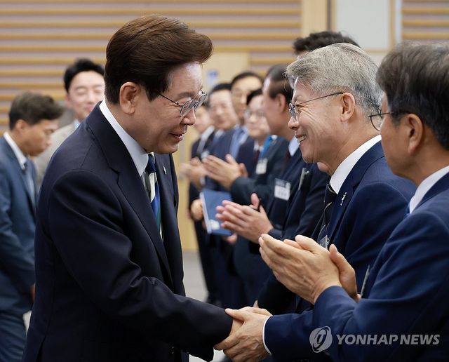 이재명 대통령과 민형배 전남광주통합특별시장 당선인