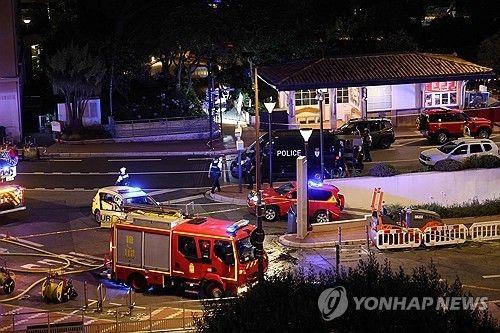 폭발 현장 인근에 배치된 구조대와 경찰