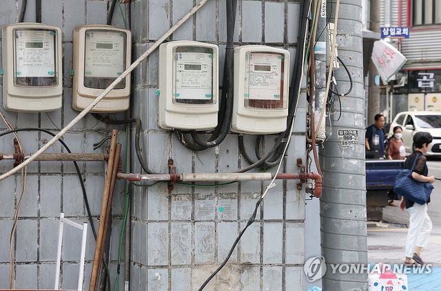6월 22일 서울 시내 한 건물에 설치된 전기계량기의 모습. [연합뉴스 자료사진. 재판매 및 DB 금지]