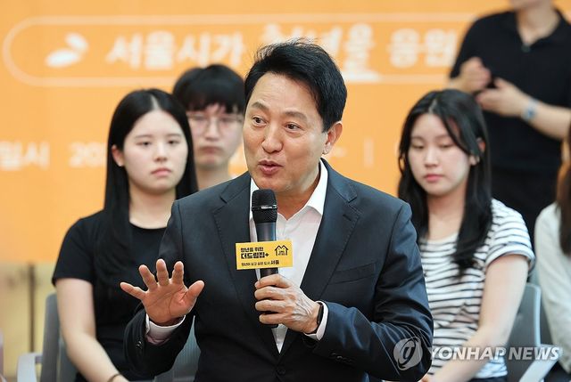 청년들의 질문에 답변하는 오세훈 서울시장