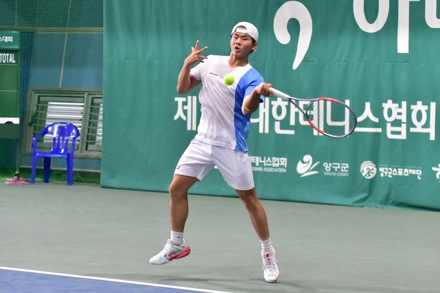 18세부 남자 단식에서 우승한 서인천고 황주찬