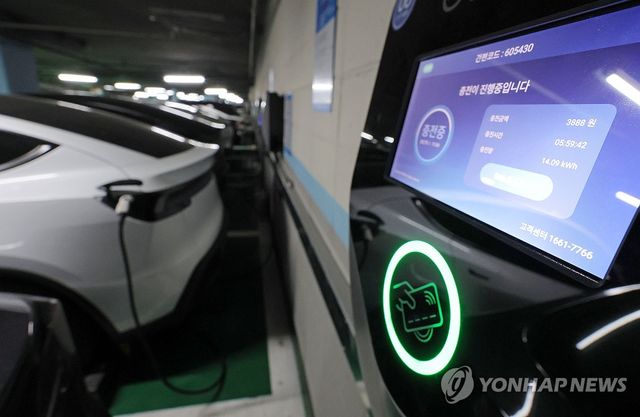 서울 시내 전기자동차 충전소. [연합뉴스 자료사진]