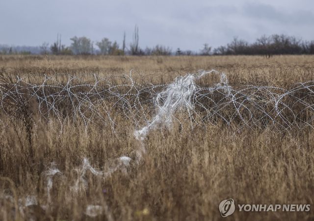 최전방에 방치된 드론 광섬유 케이블