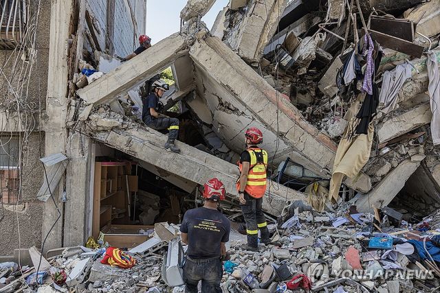 베네수엘라 지진피해 현장의 프랑스 구조대