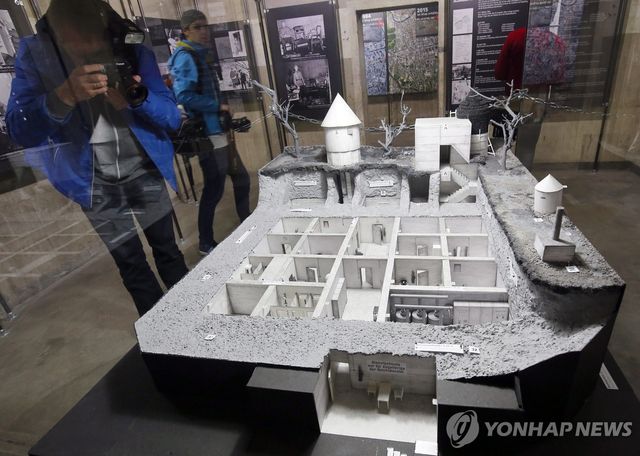 '총통 벙커' 모형