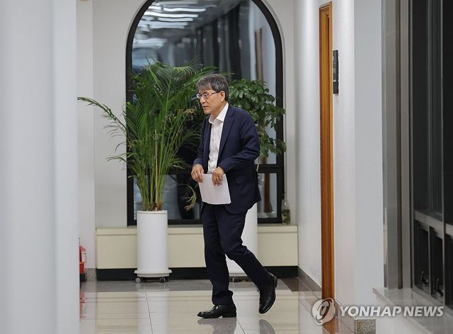 긴급위원회 마친 노태악 중앙선거관리위원장
