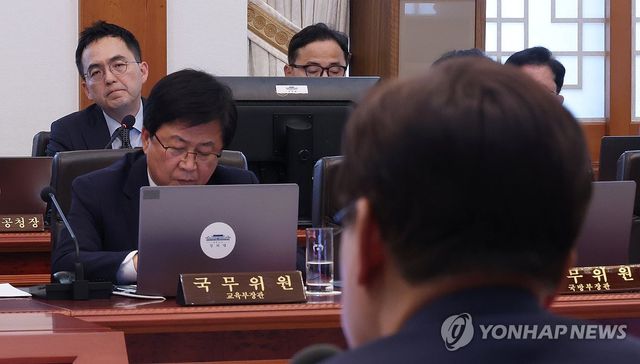 이재명 대통령 발언 듣는 구자현 검찰총장 직무대행