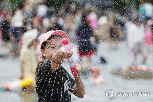더위 날리는 물줄기