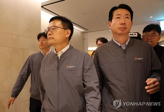 장례식장 나가는 손재일 한화에어로 대표