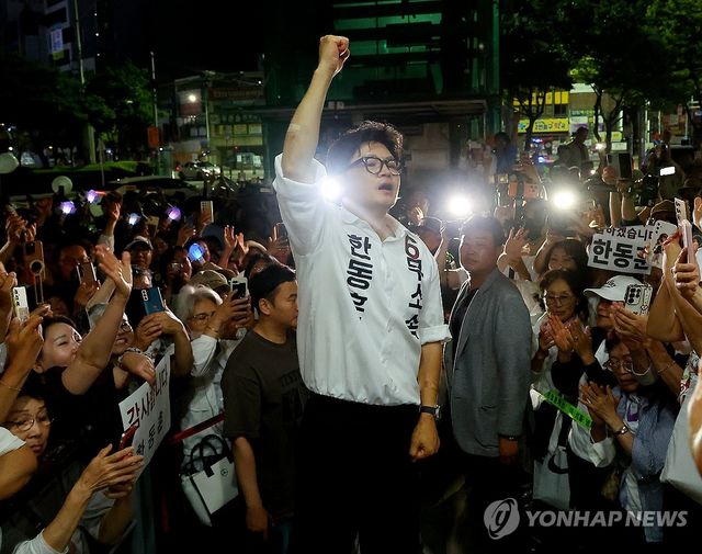 한동훈 '주먹 불끈'