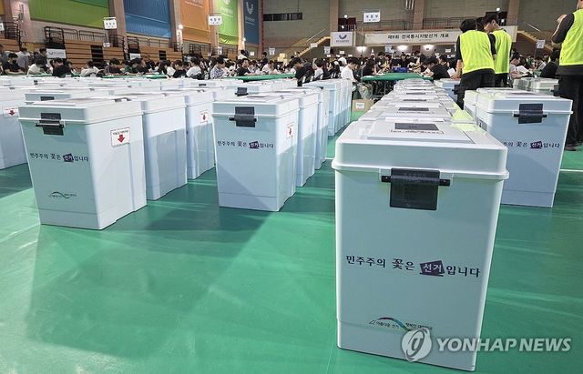 충주서 분주하게 개표