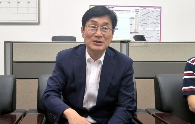 청주시청 기자실 찾은 이장섭 청주시장 당선인