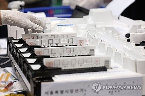 계속되는 개표작업