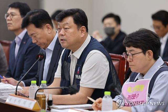 발언하는 류기섭 근로자위원