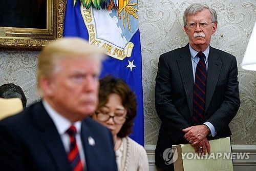 도널드 트럼프 미국 대통령(왼쪽)과 존 볼턴 전 백악관 국가안보보좌관(오른쪽)