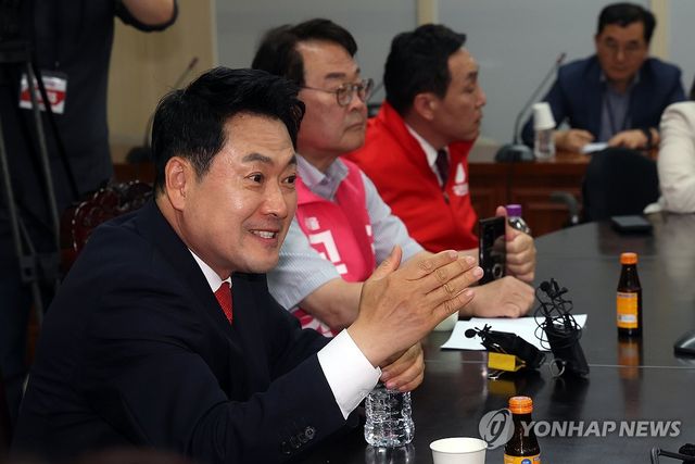 서울시선관위 항의 방문한 장동혁 선대위원장