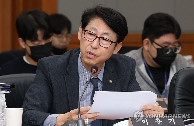 질의하는 이훈기 의원