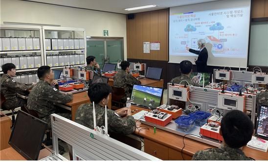 한국폴리텍대학 직업교육·훈련 및 수료생 사진