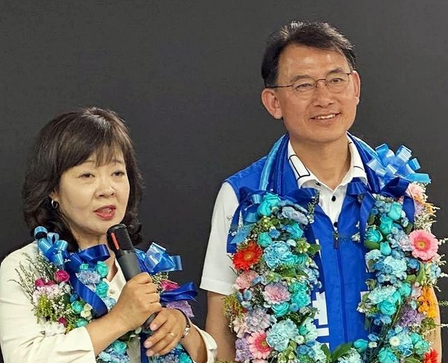 최현덕 경기 남양주시장 당선인(오른쪽)