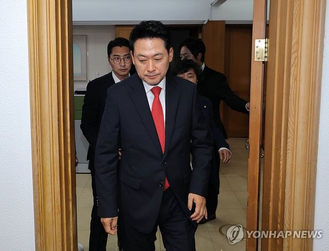중앙선거관리위원장 면담 마친 장동혁 대표