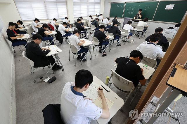 6월 모의평가 치르는 고3