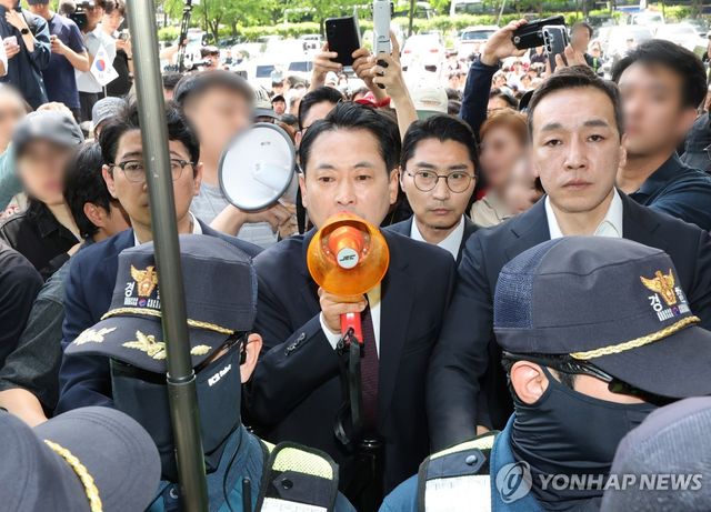확성기 든 장동혁 대표