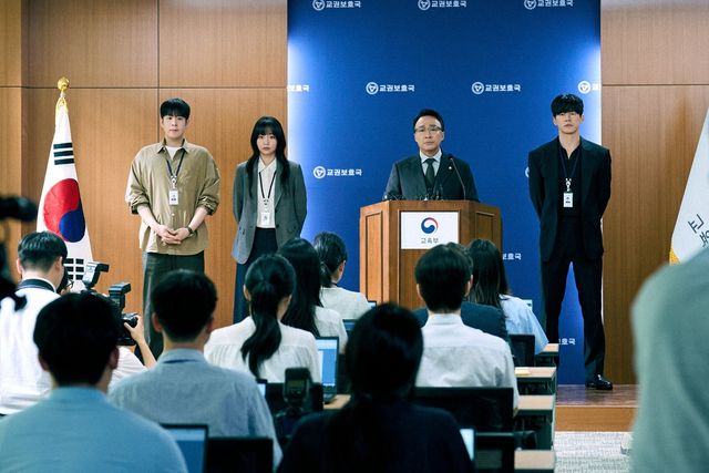 넷플릭스 '참교육' 한 장면