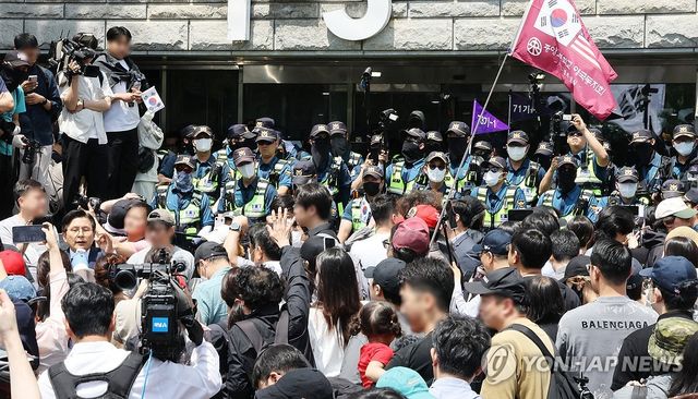 잠실 투표함 개표소에 시위대 재집결