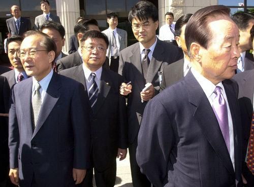 등돌린 김영삼과 이회창