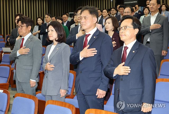 의총 참석한 유의동·이진숙·김태규·윤용근 의원