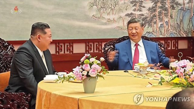 연회 참석한 김정은-시진핑