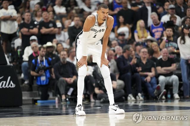 샌안토니오의 빅토르 웸반야마 