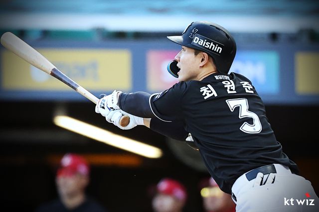 타격, 최다 안타 1위 질주하는 최원준