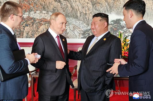작년 9월 3일 중국 베이징에서 만난 블리디미르 푸틴 러시아 대통령과 김정은 북한 국무위원장