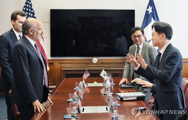 김정관 산업통상부 장관과 하워드 러트닉 미국 상무장관