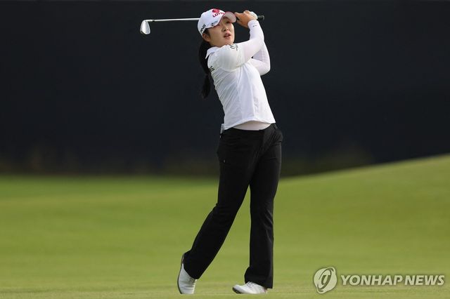 아이언샷을 시도한 유현조