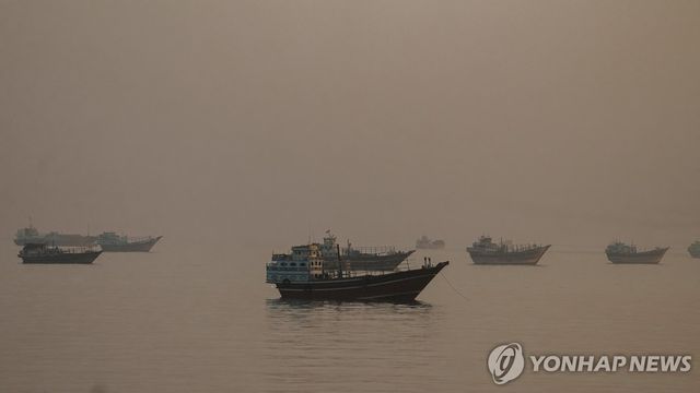 호르무즈 해협에 정박된 선박들