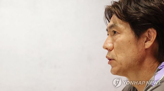 과달라하라 입성, 기자회견 하는 홍명보