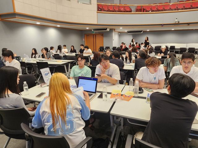대학생 선배들과 입시·진로 정보 공유하는 고려인 청소년들