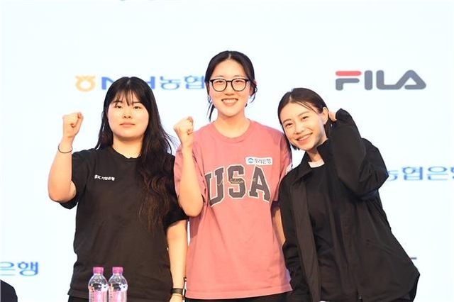 기자회견에 참석한 오예진, 양지인, 김예지(왼쪽부터)