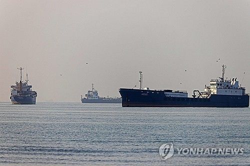 호르무즈 해협의 선박들
