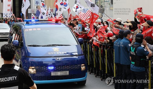 종합특검 출석하는 윤석열 전 대통령