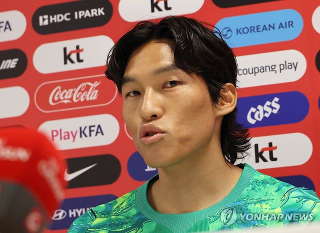 질문에 답하는 김승규