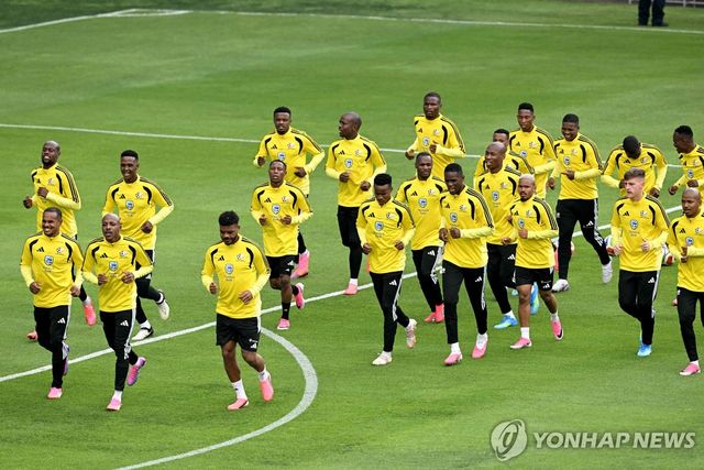 훈련하는 남아공 축구대표팀.