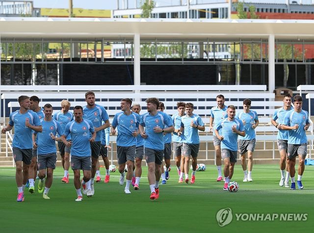 훈련하는 체코 선수들